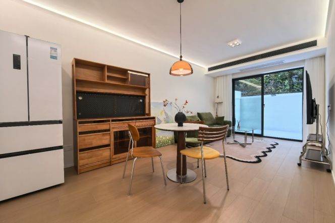1BR Apartment in Jing'an with Terrace