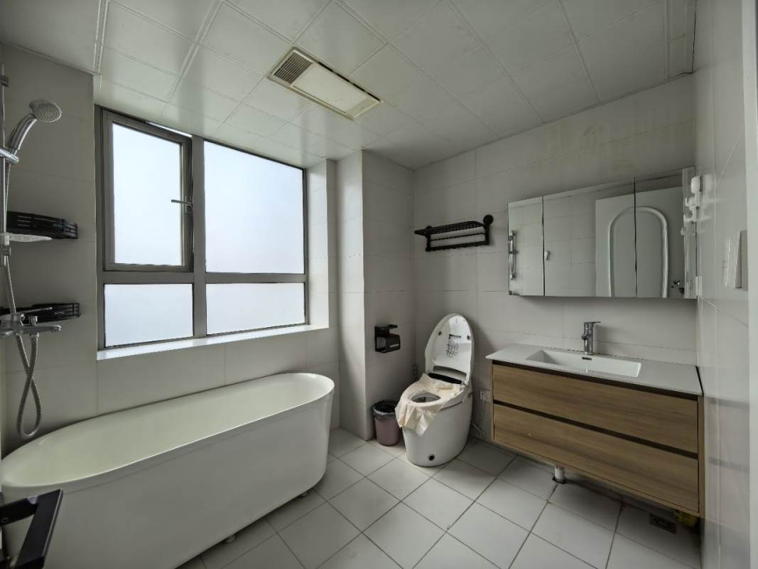 Housing image — Bathroom