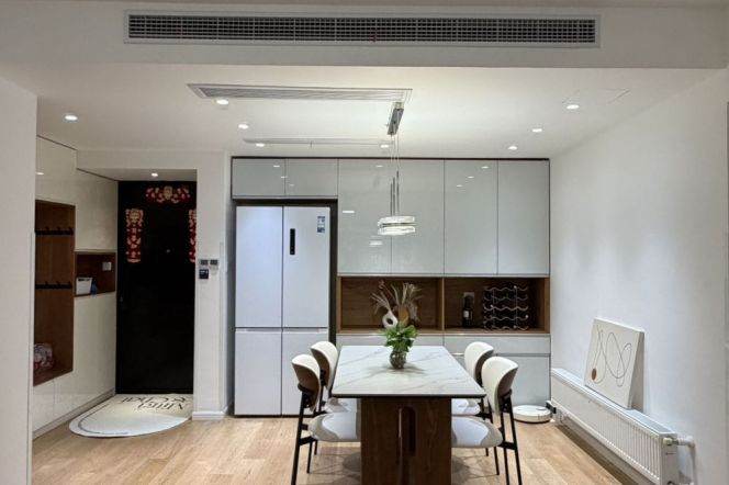 3BR Apartment near Jing'an Temple with Green View