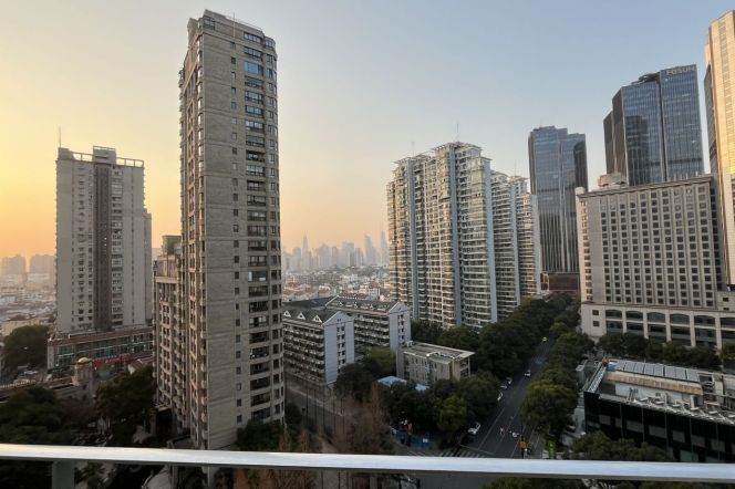 Spacious 3BR Apartment near Xiaonanmen Metro with Floor-to-Ceiling Windows