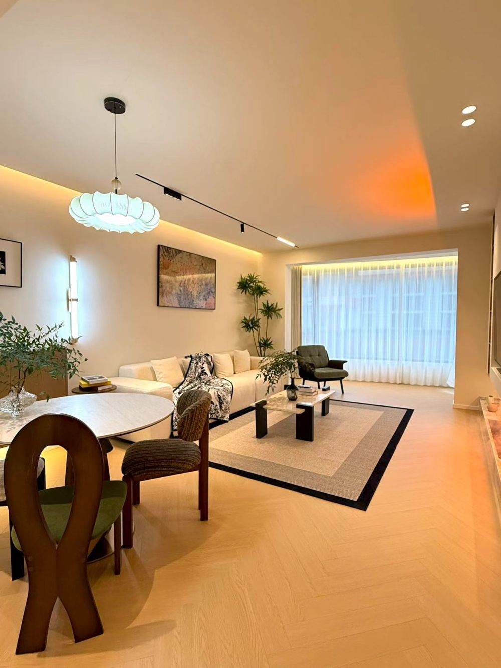 Housing image — Dining Area