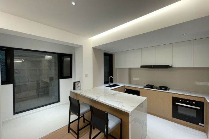 Spacious 2BR Apartment near Zhongshan Park with Floor-to-Ceiling Windows (L2/L3/L4)