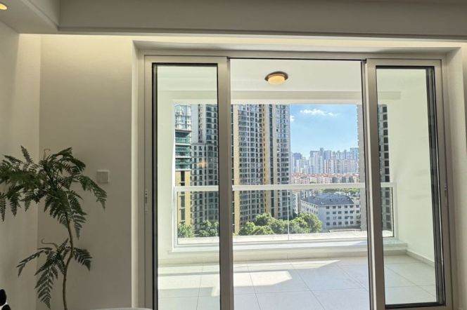 3BR Apartment near Zhongshan Park with Floor-to-Ceiling Windows (L2/L3/L4)