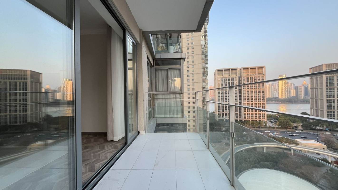 Housing image — Balcony