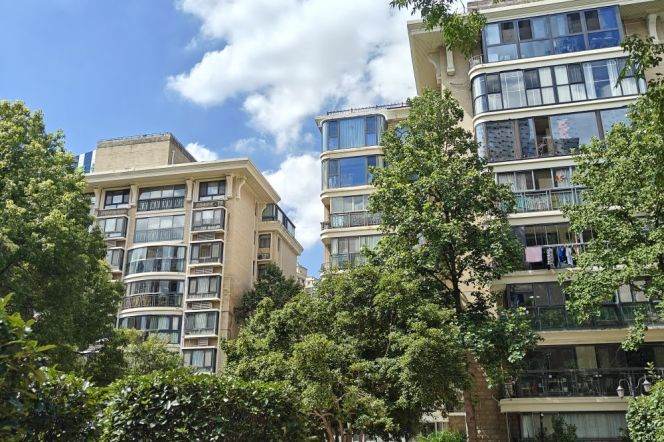 3BR Apartment in Jing'an with Green View (L2/L11)