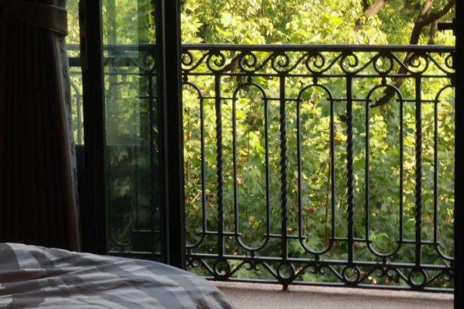 Spacious High-Ceiling 1BR Apartment at Wukang Mansion with Floor-to-Ceiling Windows (L10/L11)