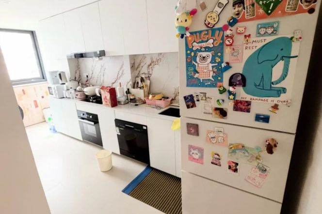 High-Ceiling 3BR Apartment near People's Square with Floor-to-Ceiling Windows (L1/L13)