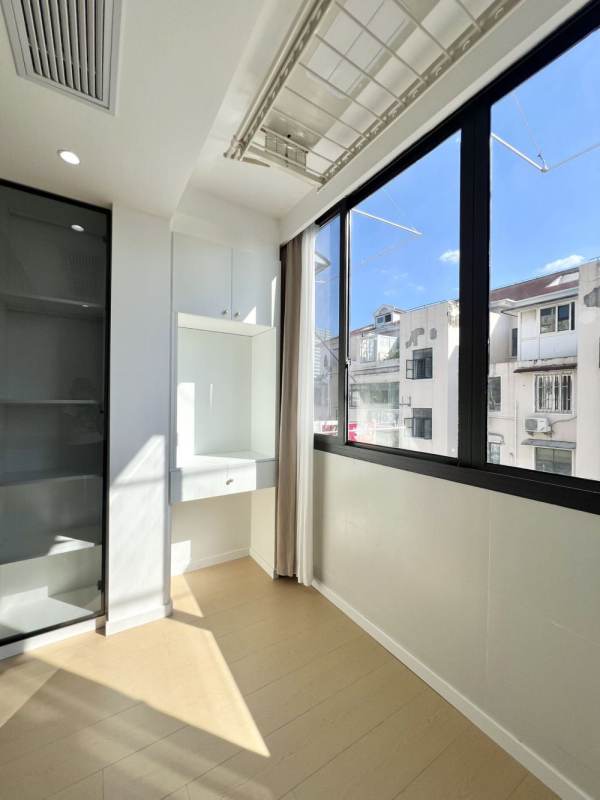 Housing image — Balcony
