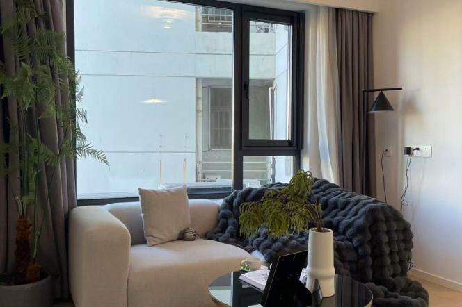 2BR Apartment at Top Of City with Green View (L13)