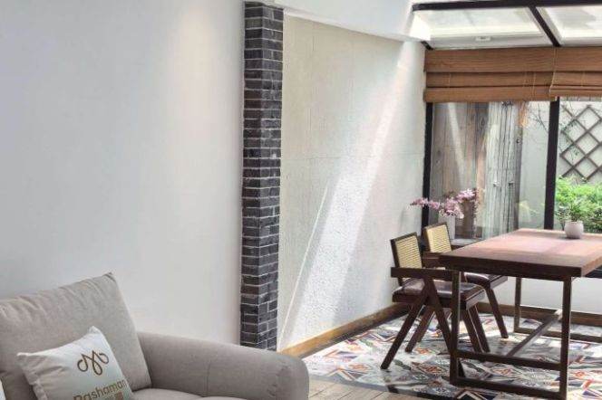 1BR Apartment near Jiangsu Rd Metro with Terrace