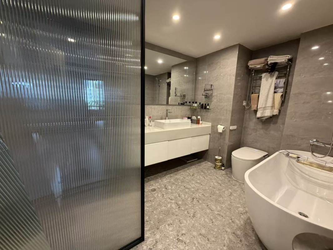 Housing image — Bathroom