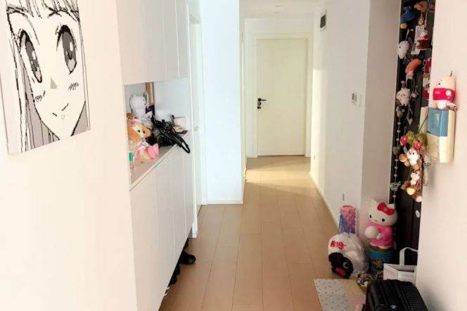 High-Ceiling 3BR Apartment near People's Square with Floor-to-Ceiling Windows (L1/L13)