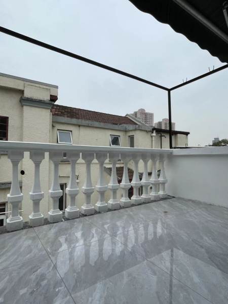 Housing image — Balcony