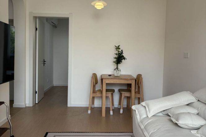 1BR Lane House near Jiaotong University Metro