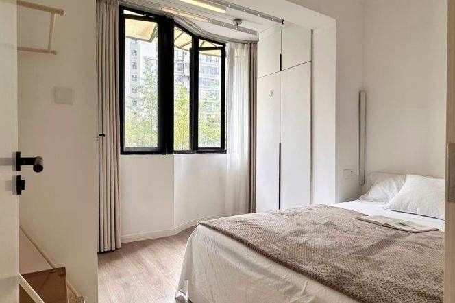 1BR Apartment in Jing'an (L7/L13)