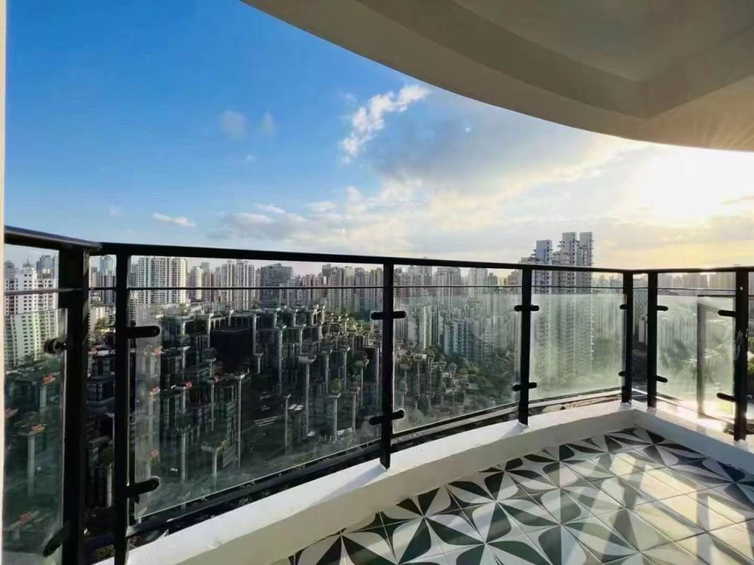 Housing image — Balcony