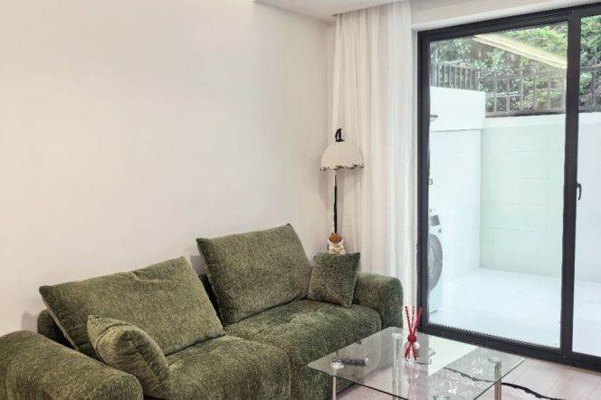 1BR Apartment in Jing'an with Private Garden