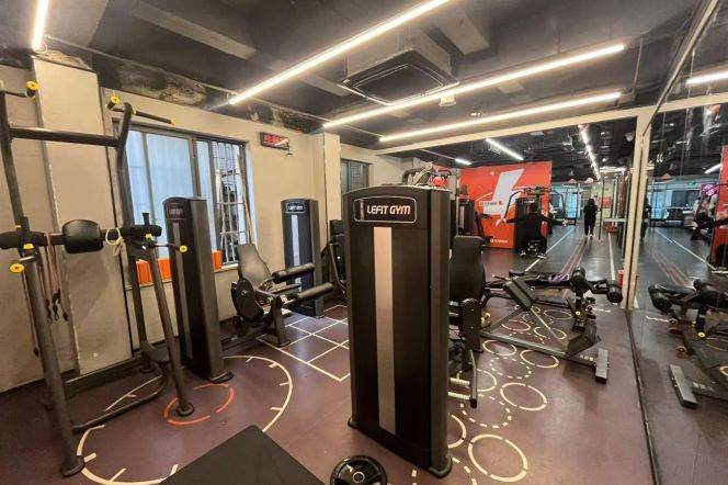 Spacious Studio Commercial Space at Le Fit