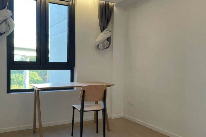 2BR Apartment at Top Of City with Green View (L13)