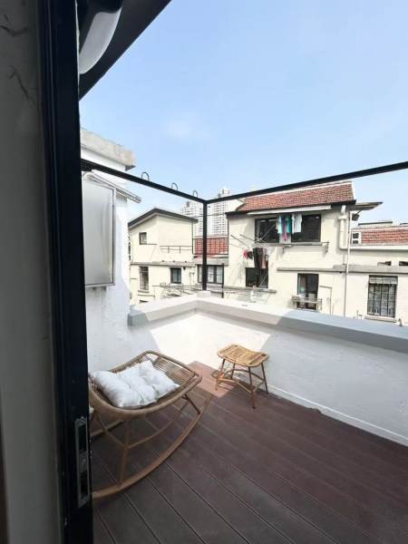Housing image — Balcony