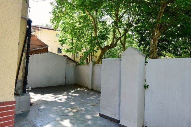 Spacious 2BR Apartment in Old Xuhui with Private Garden