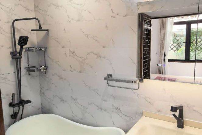 1BR Apartment near Jiangsu Rd Metro with Terrace