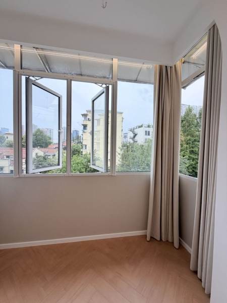 Housing image — Balcony