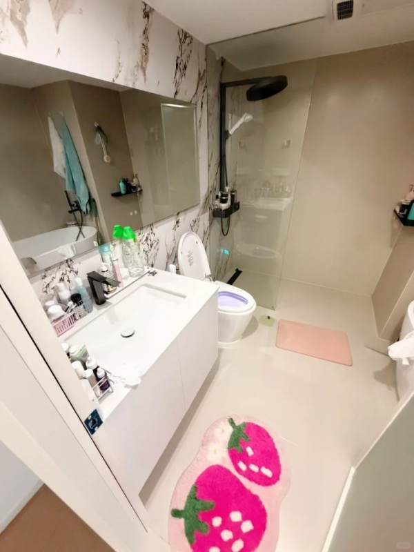 Housing image — Bathroom