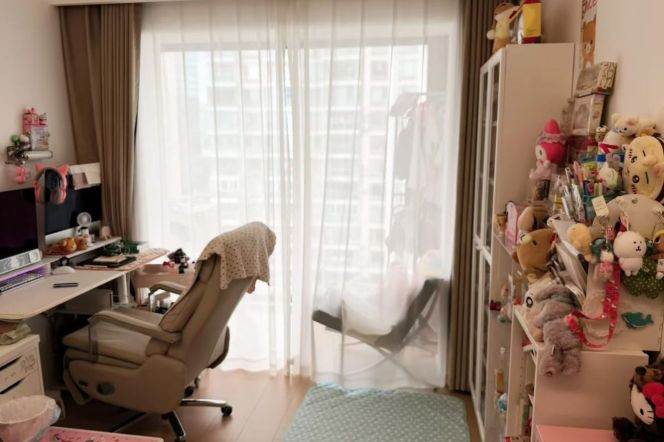 High-Ceiling 3BR Apartment near People's Square with Floor-to-Ceiling Windows (L1/L13)