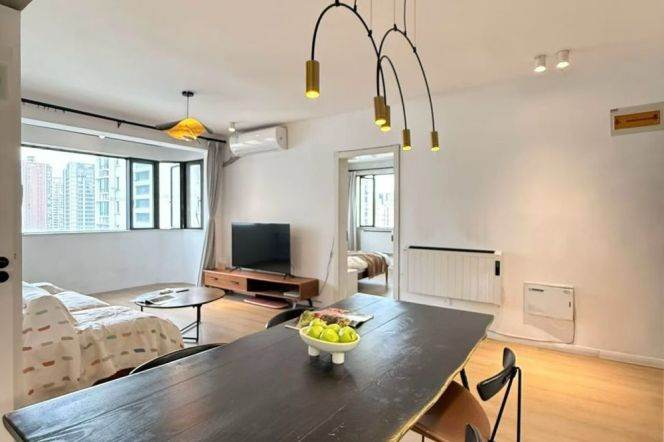 2BR Apartment in Jing'an (L14)