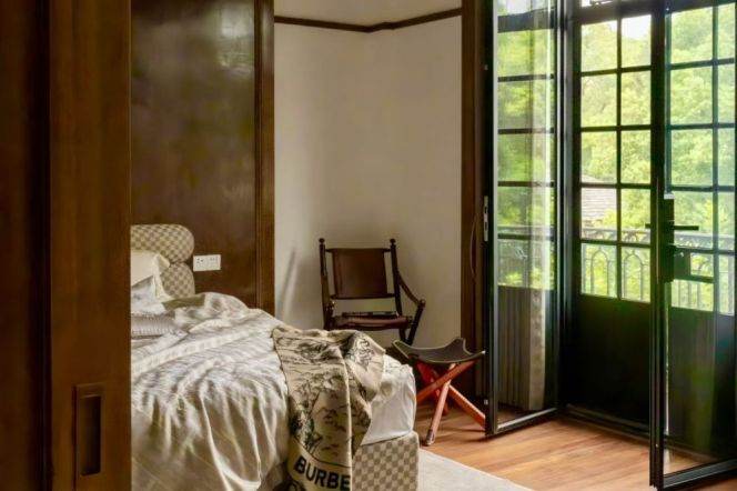 Spacious High-Ceiling 1BR Apartment at Wukang Mansion with Floor-to-Ceiling Windows (L10/L11)