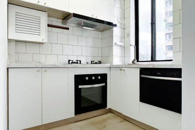 2BR Apartment near Jiangsu Rd Metro