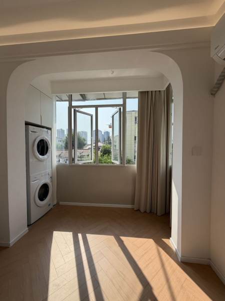 Housing image — Balcony