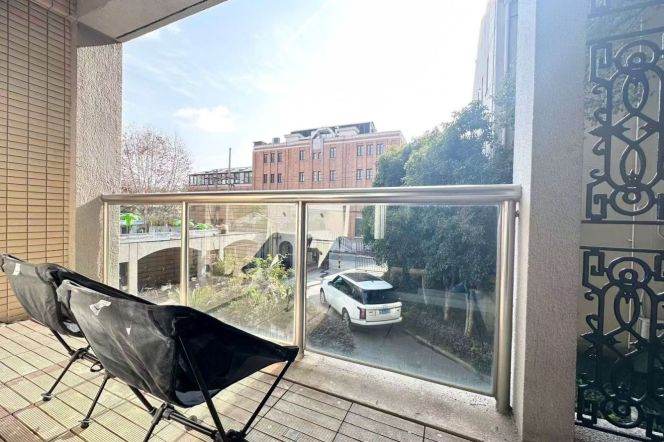 High-Ceiling 2BR Apartment in Old Xuhui with Outstanding View (L10)