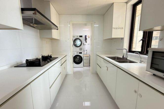 3BR Apartment at Joffre Garden with Floor-to-Ceiling Windows (L1/L10/L12)