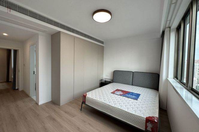 High-Floor 3BR Apartment near Zhongshan Park (L2/L3/L4)