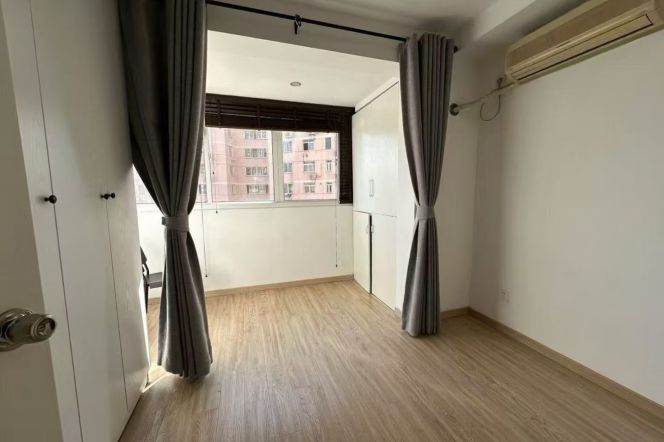 2BR Apartment near Changshu Rd Metro