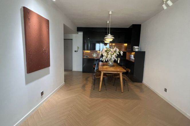 High-Floor Spacious 2BR Apartment near Zhongshan Park (L2/L3/L4)