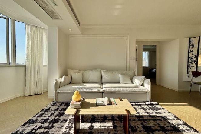 High-Floor 2BR Apartment near Zhongshan Park (L11/L13)