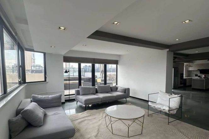 High-Floor Spacious 3BR Apartment in Laoximen with Outstanding View (L8/L9)