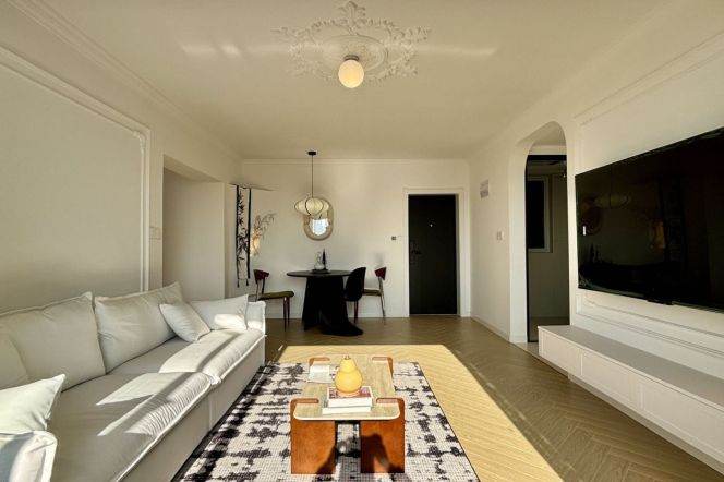 High-Floor 2BR Apartment near Zhongshan Park (L11/L13)