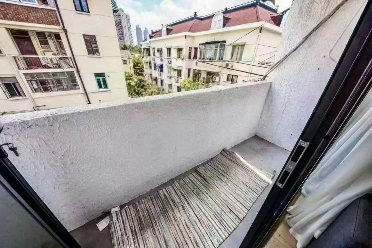 Housing image — Balcony