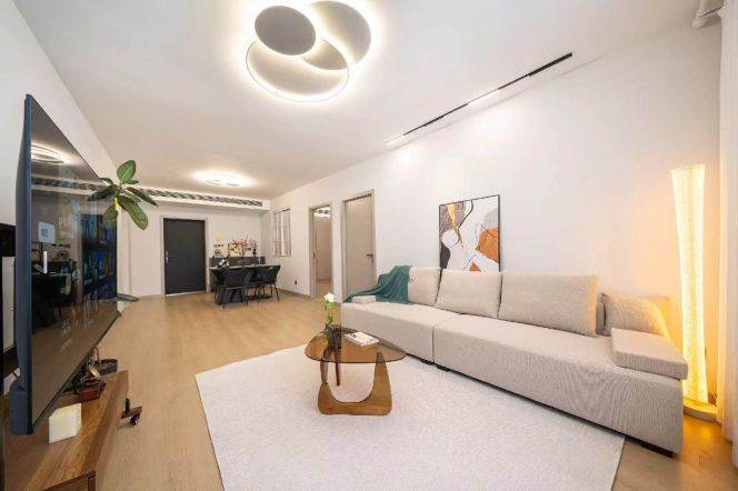 High-Floor 3BR Apartment near Jing'an Temple (L2/L11)