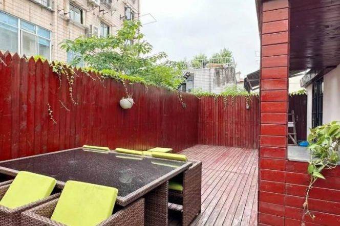High-Ceiling Historic 1BR Apartment near Jiangsu Rd Metro with Terrace (L2/L11)
