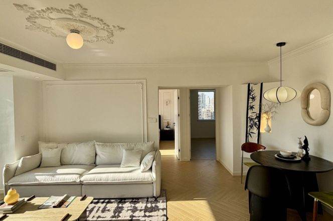 High-Floor 2BR Apartment near Zhongshan Park (L11/L13)