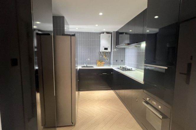 High-Floor Spacious 2BR Apartment near Zhongshan Park (L2/L3/L4)