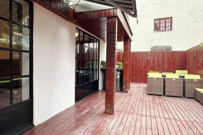 High-Ceiling Historic 1BR Apartment near Jiangsu Rd Metro with Terrace (L2/L11)