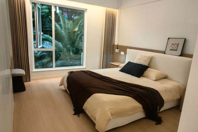 Spacious 2BR Apartment near Xujiahui Park (L7/L9)