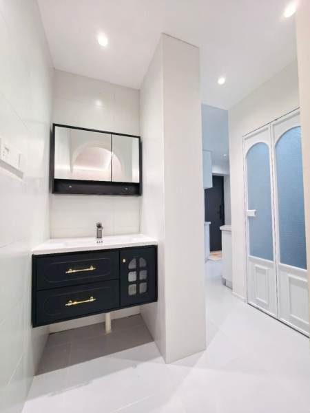 Housing image — Bathroom
