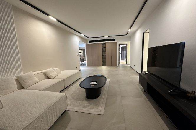 Spacious 3BR Apartment in Gubei